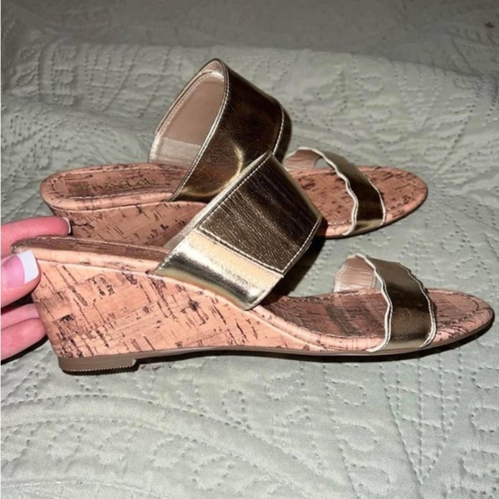 🌻5/$16🌻 Womens Cork Wedge Gold Velcro Top Size 8 NEW